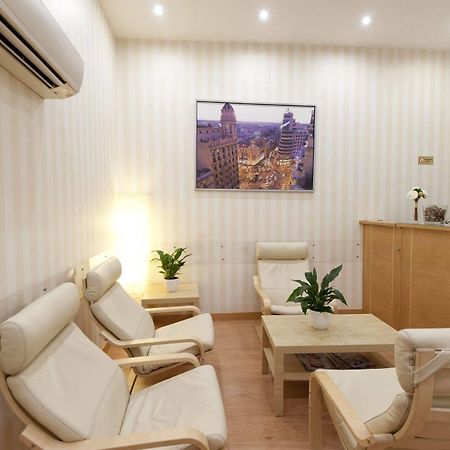 Hostal Abami II Мадрид Екстериор снимка