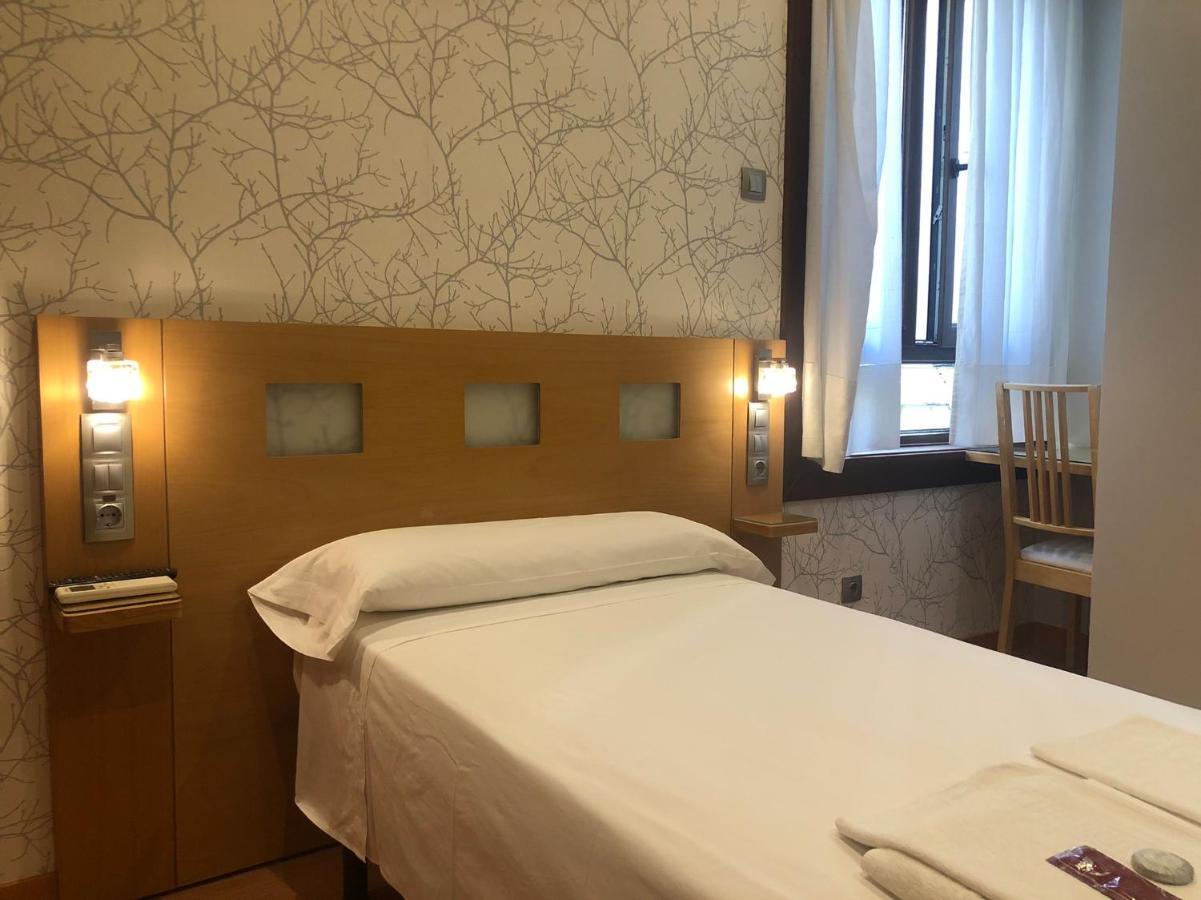 Hostal Abami II Мадрид Екстериор снимка