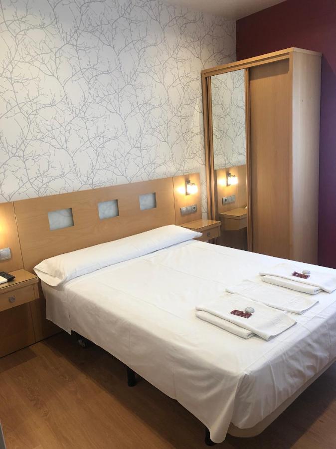 Hostal Abami II Мадрид Екстериор снимка