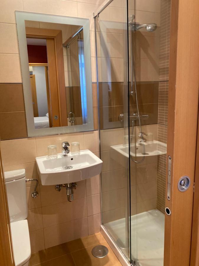 Hostal Abami II Мадрид Екстериор снимка