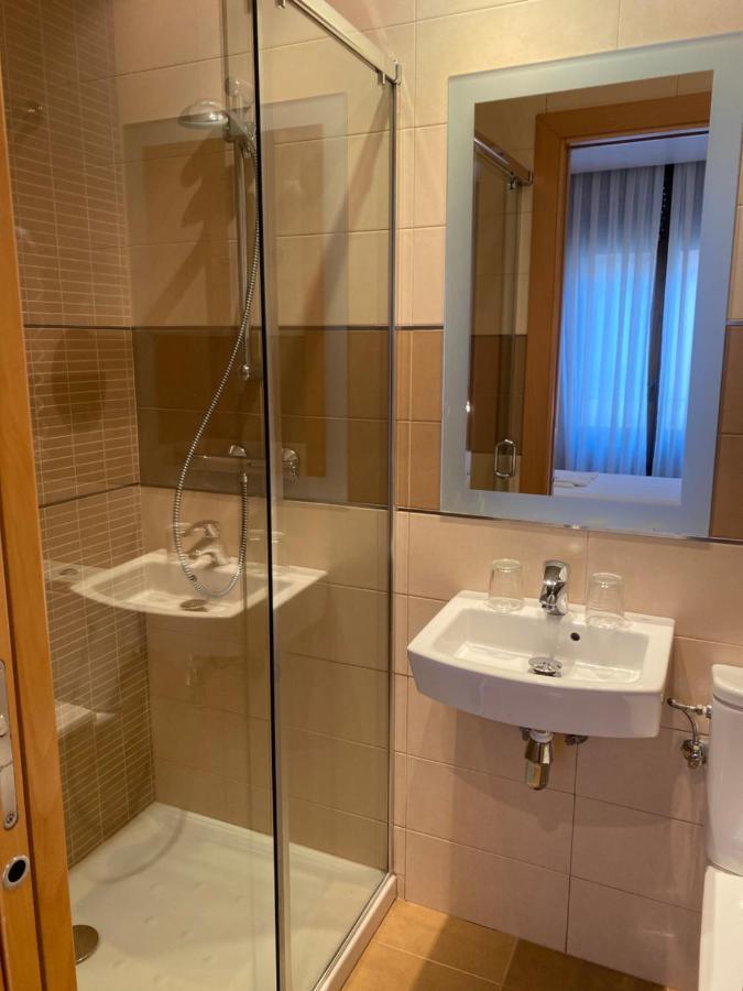 Hostal Abami II Мадрид Екстериор снимка
