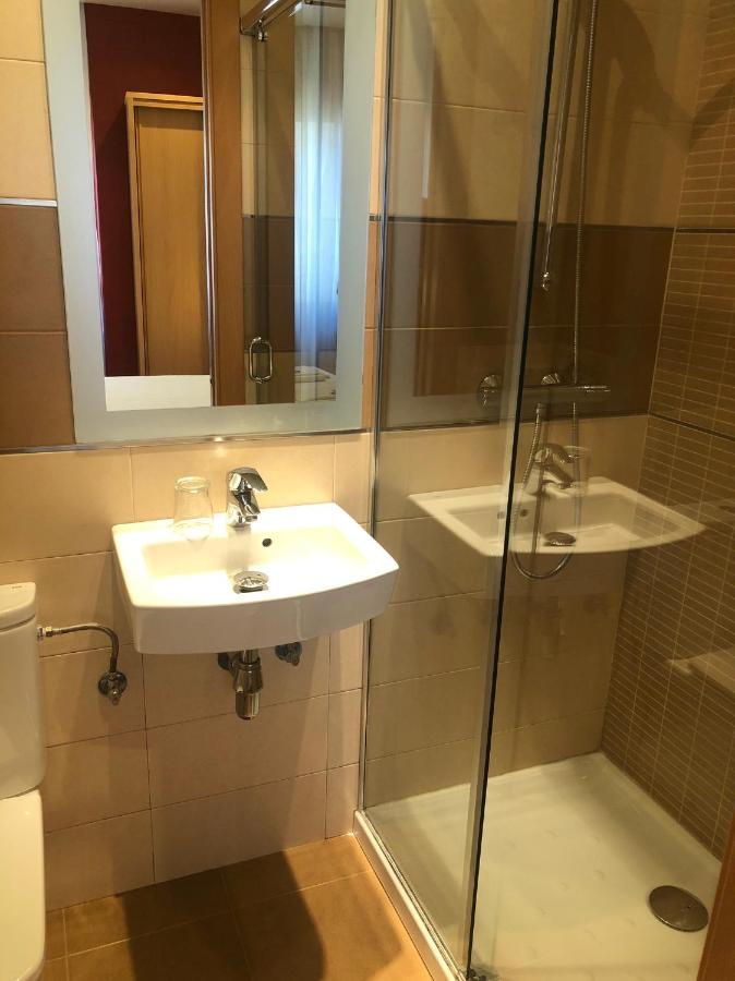Hostal Abami II Мадрид Екстериор снимка
