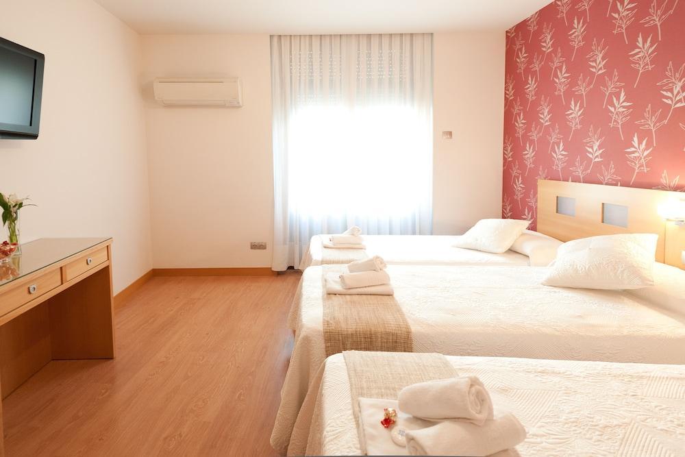 Hostal Abami II Мадрид Екстериор снимка