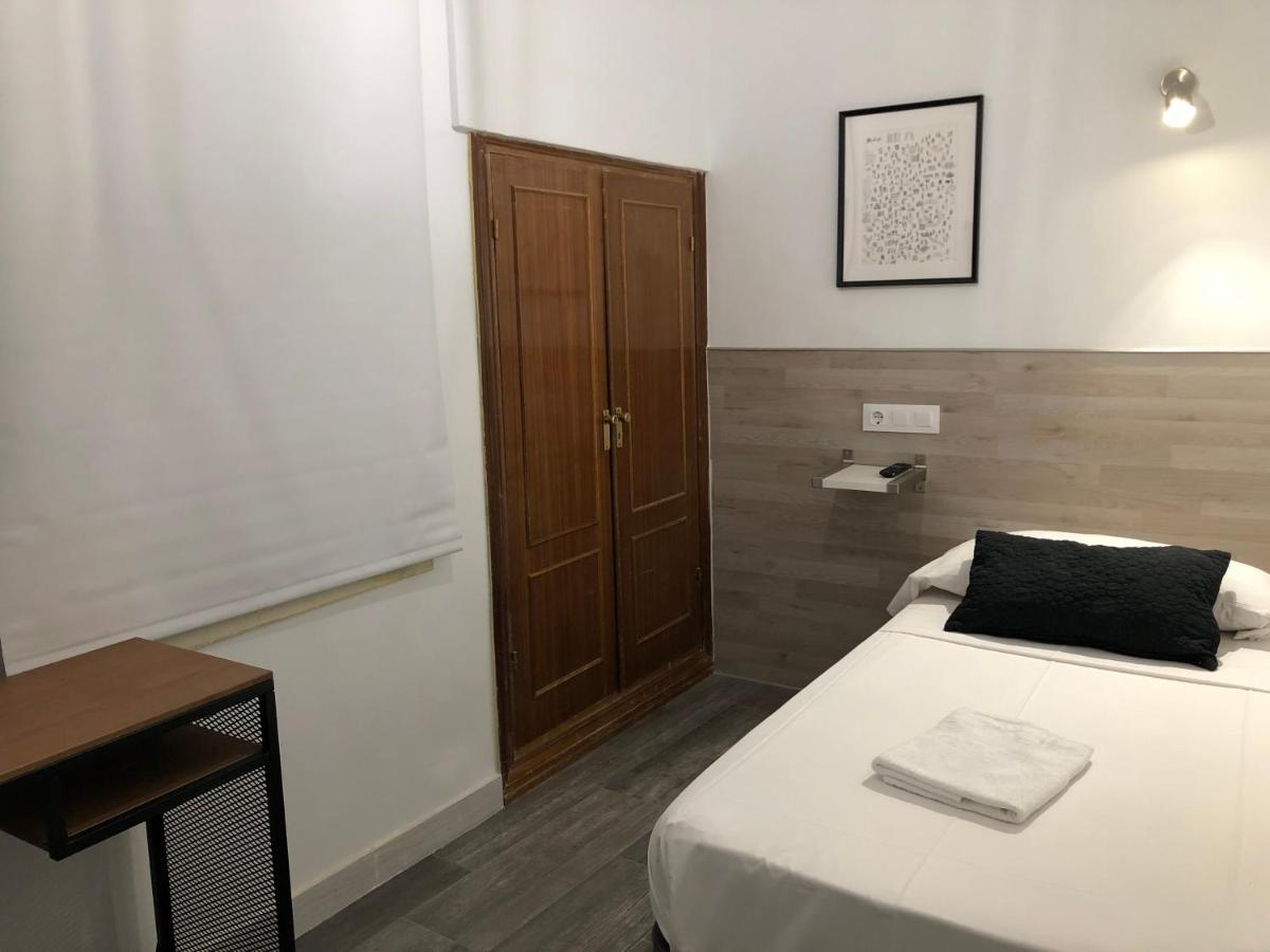 Hostal Abami II Мадрид Екстериор снимка