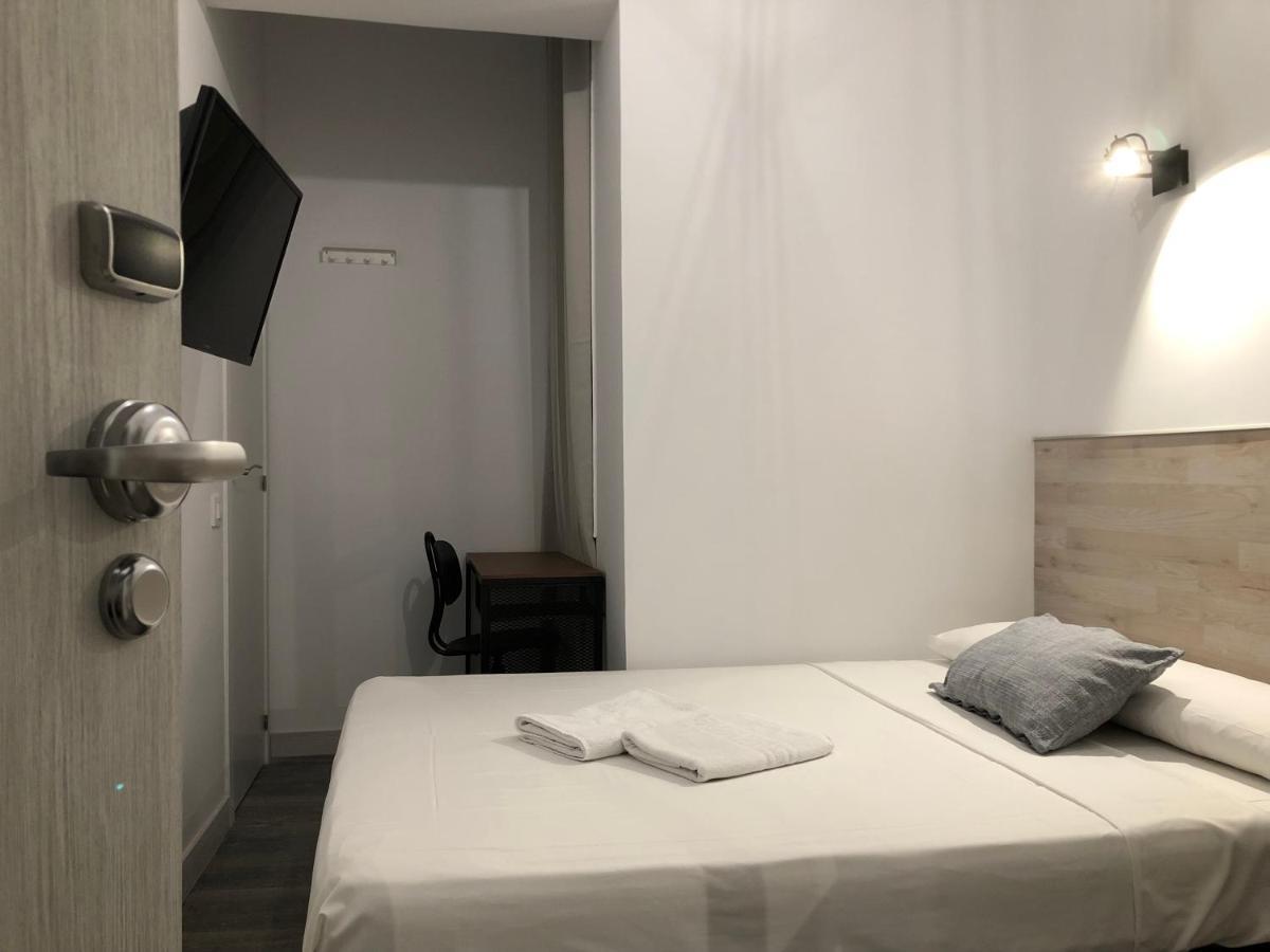 Hostal Abami II Мадрид Екстериор снимка