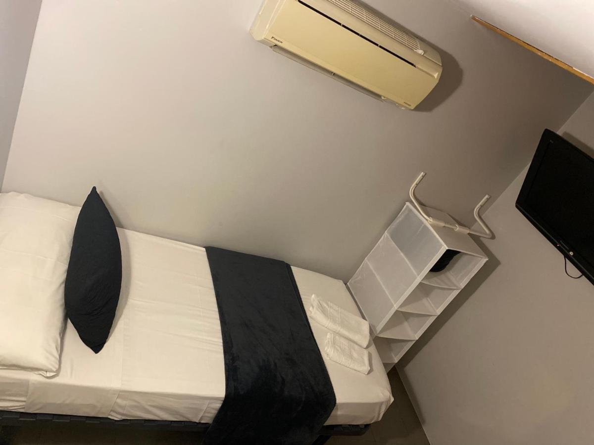 Hostal Abami II Мадрид Екстериор снимка