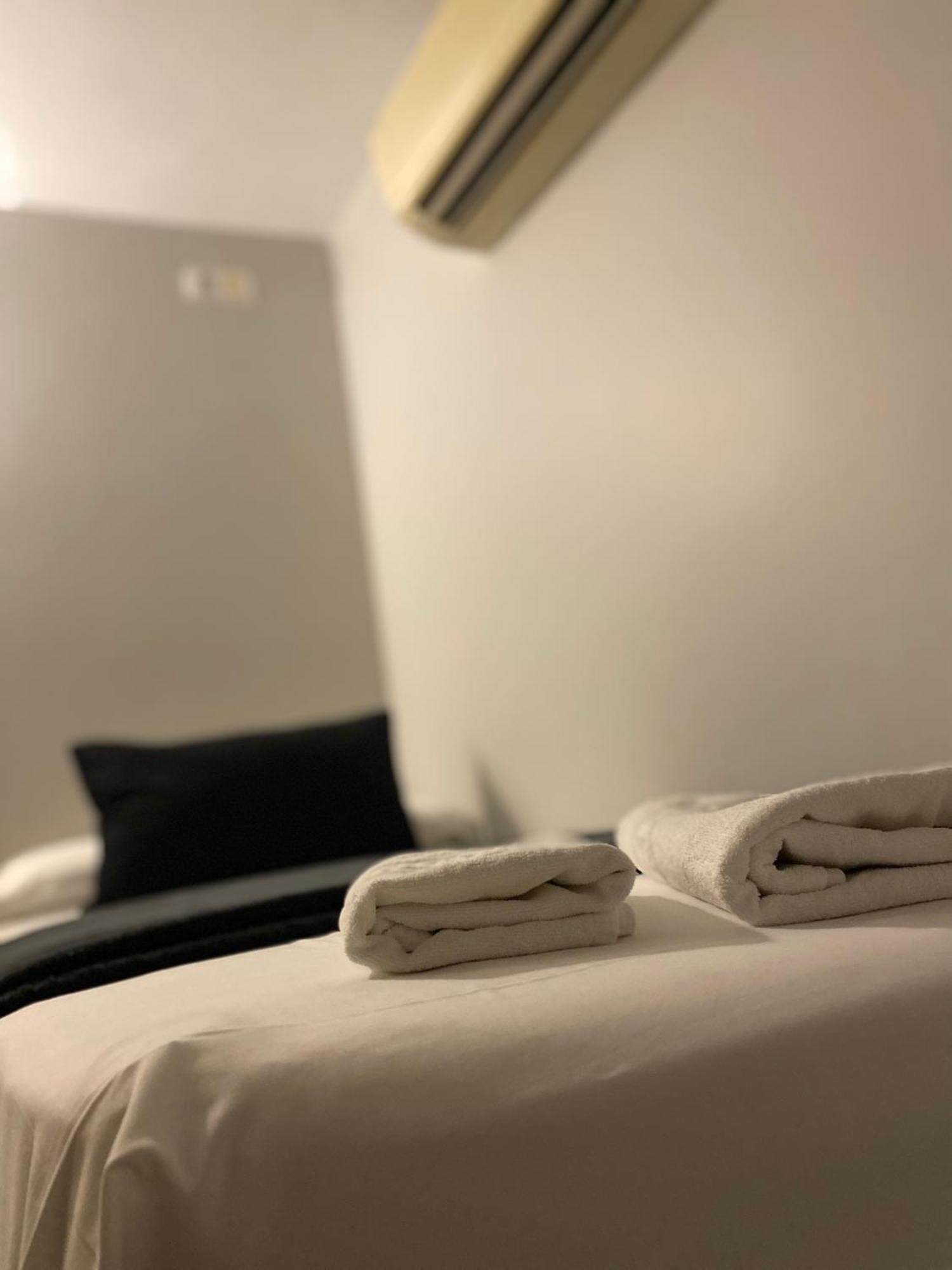 Hostal Abami II Мадрид Екстериор снимка