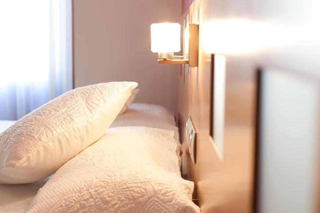 Hostal Abami II Мадрид Екстериор снимка