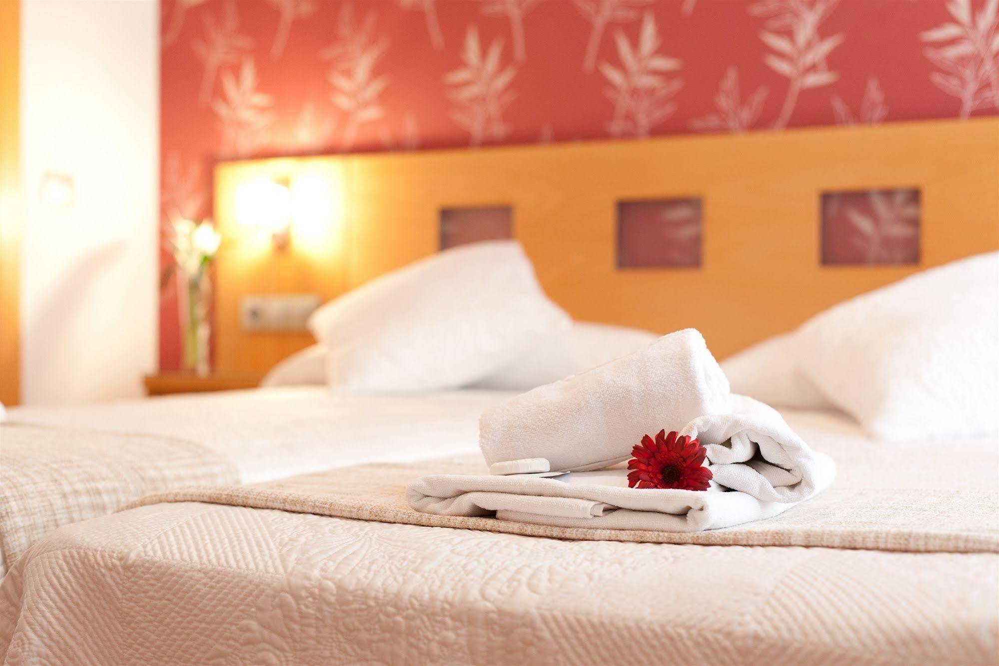 Hostal Abami II Мадрид Екстериор снимка