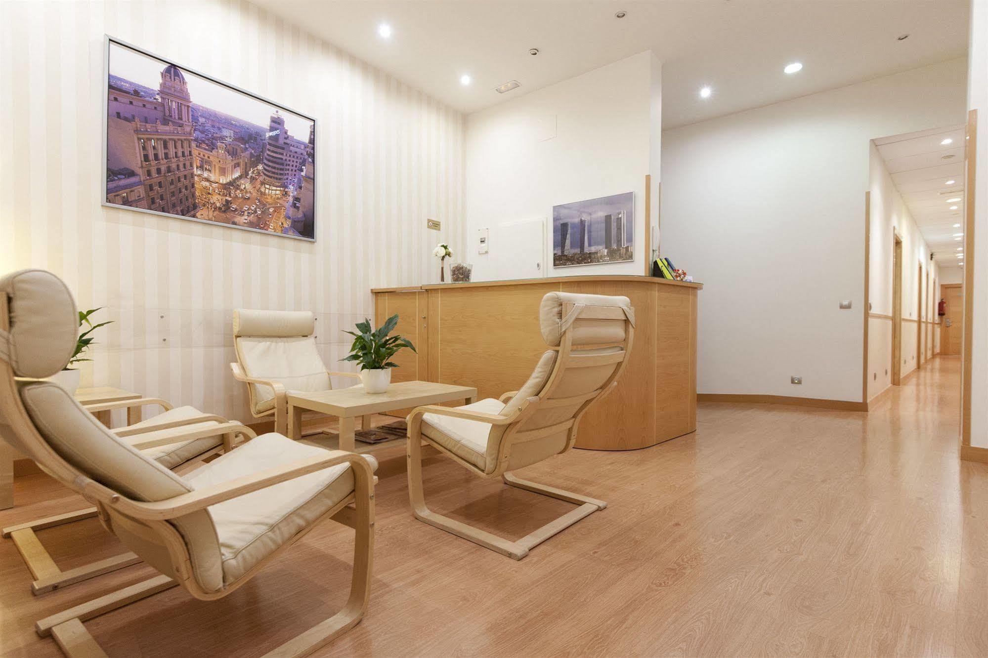 Hostal Abami II Мадрид Екстериор снимка